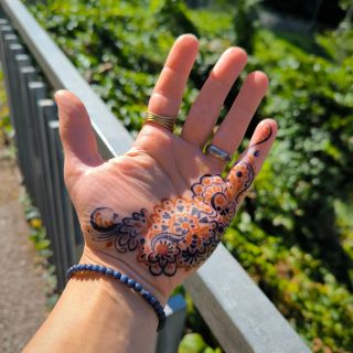 Henna & jagua 🤎💙 V sobotu 23.8. v čase 13-18h. budu malovat v Brně na obchodě Pavučina snů - Síť českých tvůrců na...